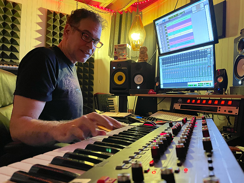 voyag3r-steve-greene-synthesizer